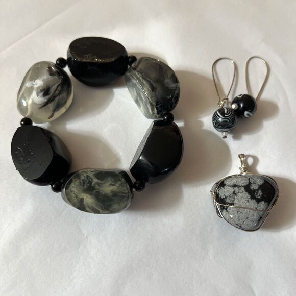 Black & Gray Snowflake Obsidian Pendant w/ Plastic Bracelet & Drop Earrings Set - Picture 2 of 16